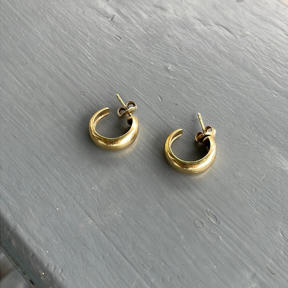Mejuri Dome Hoops
